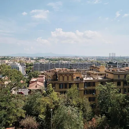 Apartment Exclusive Hideaway With Patio In The Heart Of Rome