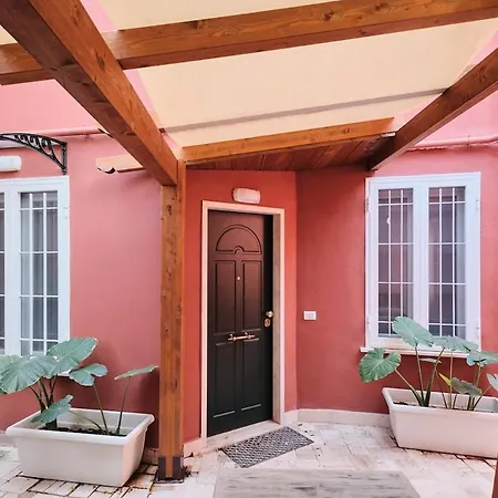 Apartment Exclusive Hideaway With Patio In The Heart Of *