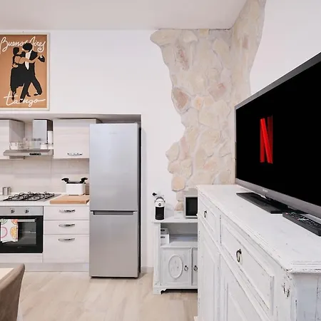 Exclusive Hideaway With Patio In The Heart Of